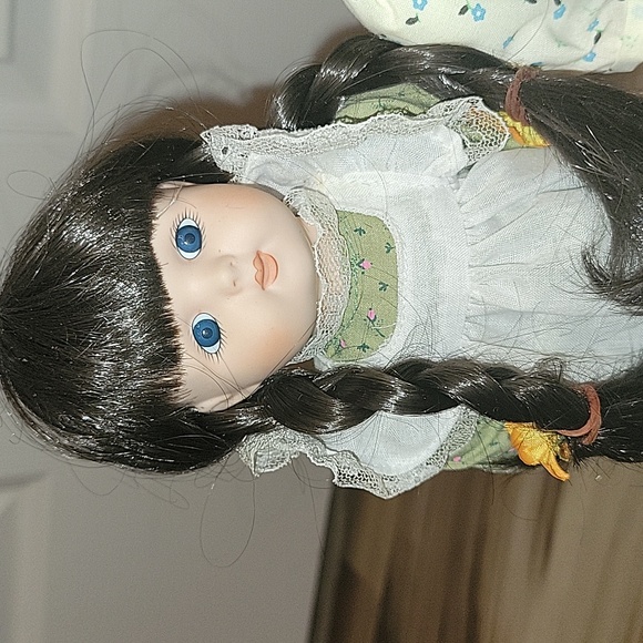 NWT Twin Porcelain Collectable Dolls - Picture 5 of 13